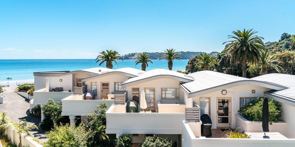 Onetangi Beach Apartments Exterior foto