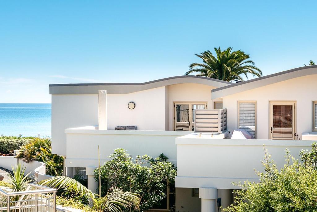 Onetangi Beach Apartments Exterior foto