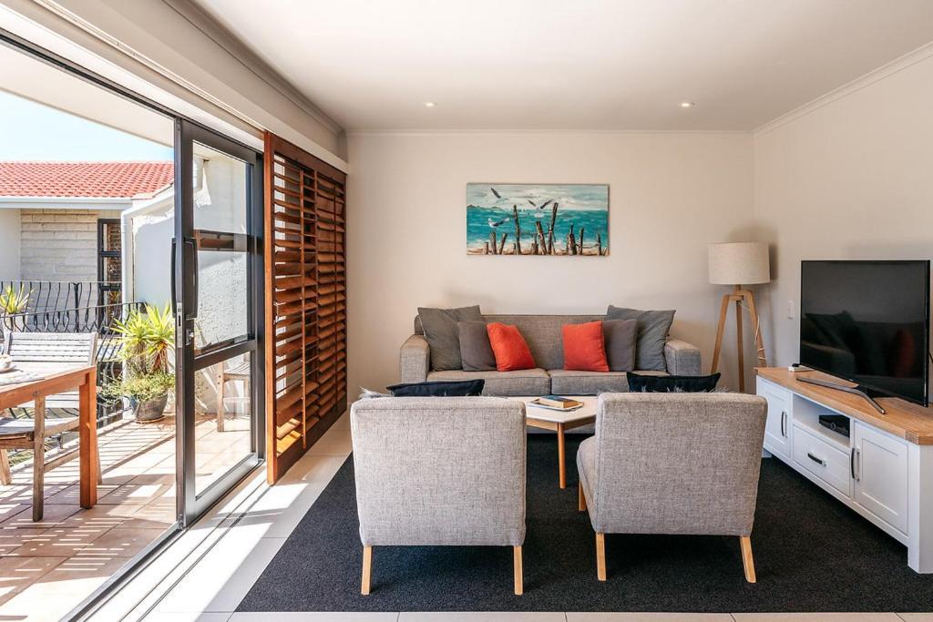 Onetangi Beach Apartments Exterior foto