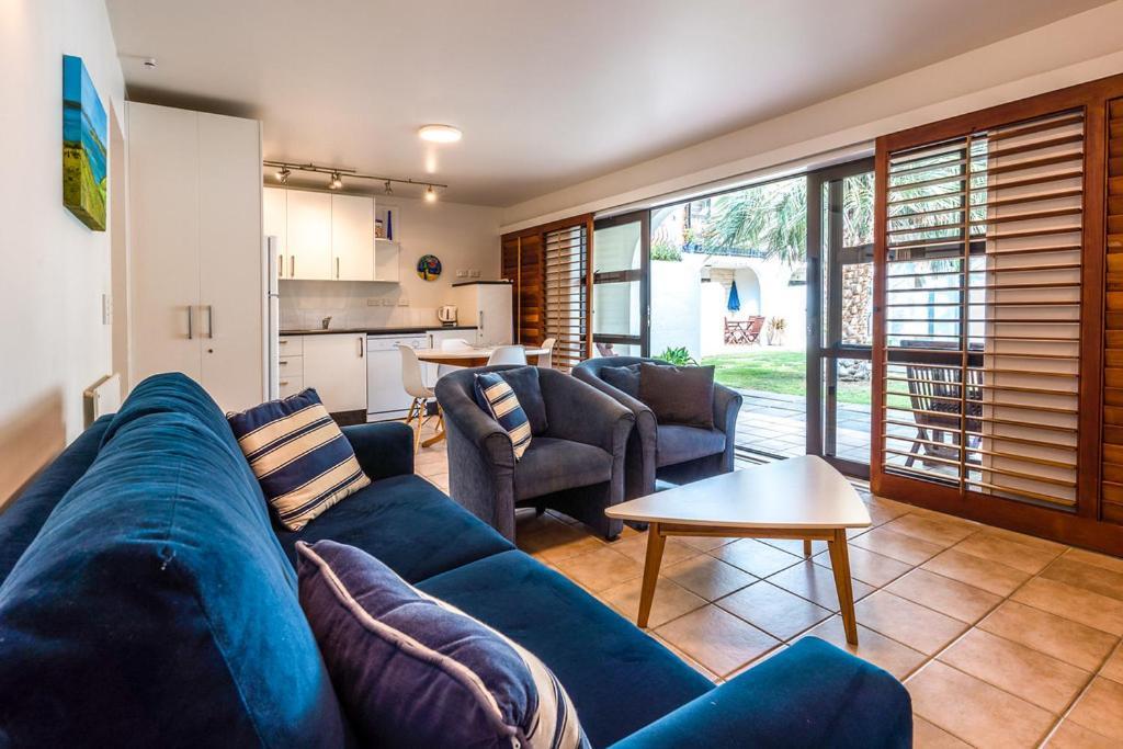 Onetangi Beach Apartments Exterior foto