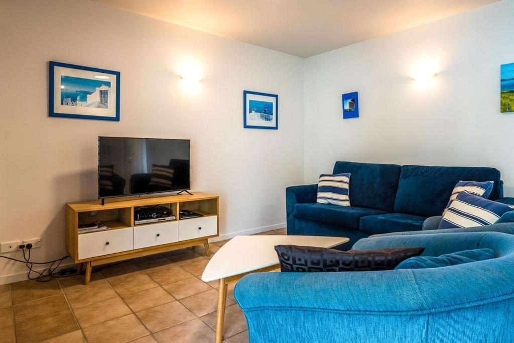 Onetangi Beach Apartments Exterior foto