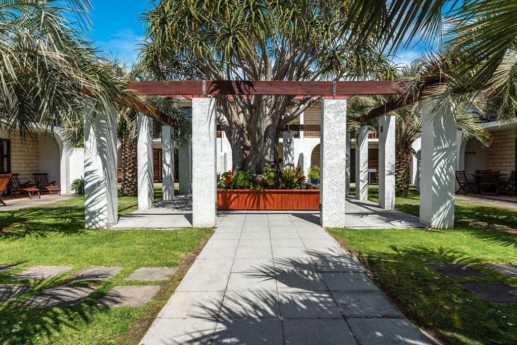 Onetangi Beach Apartments Exterior foto