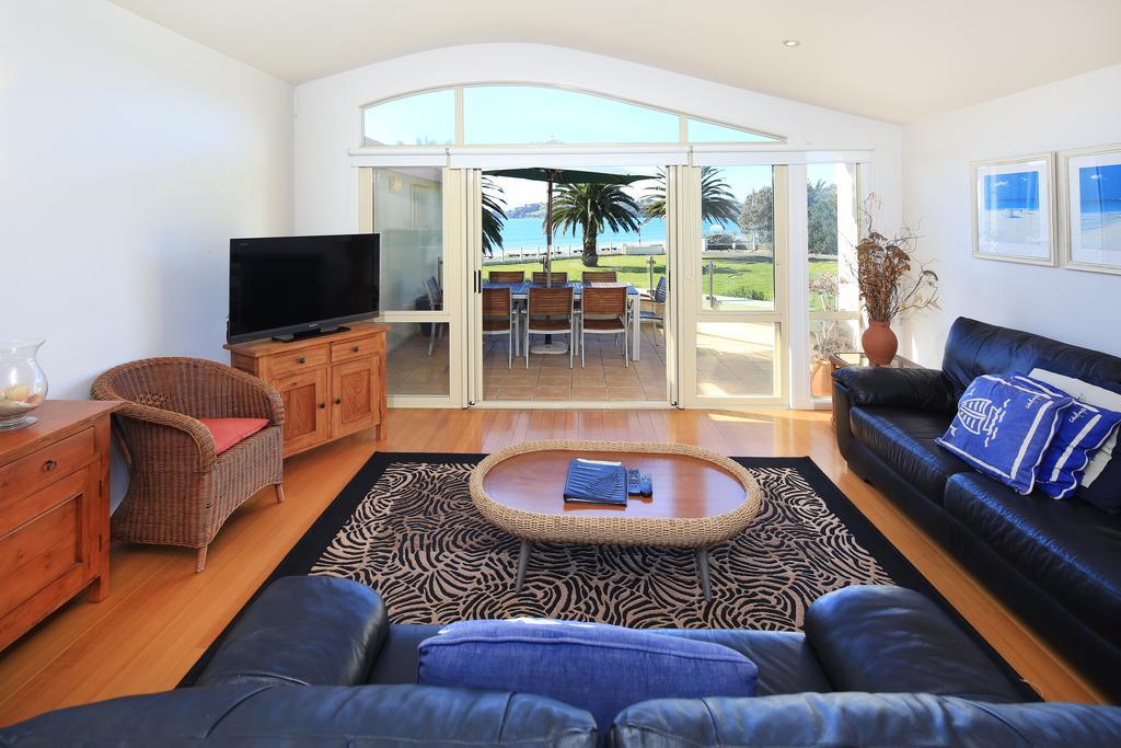 Onetangi Beach Apartments Exterior foto