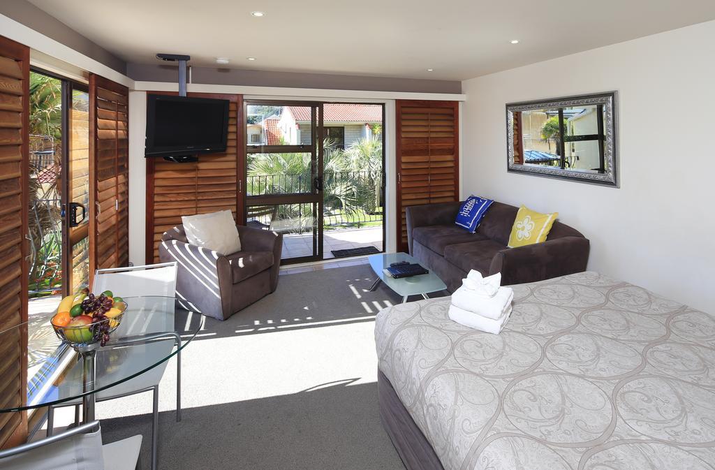 Onetangi Beach Apartments Exterior foto