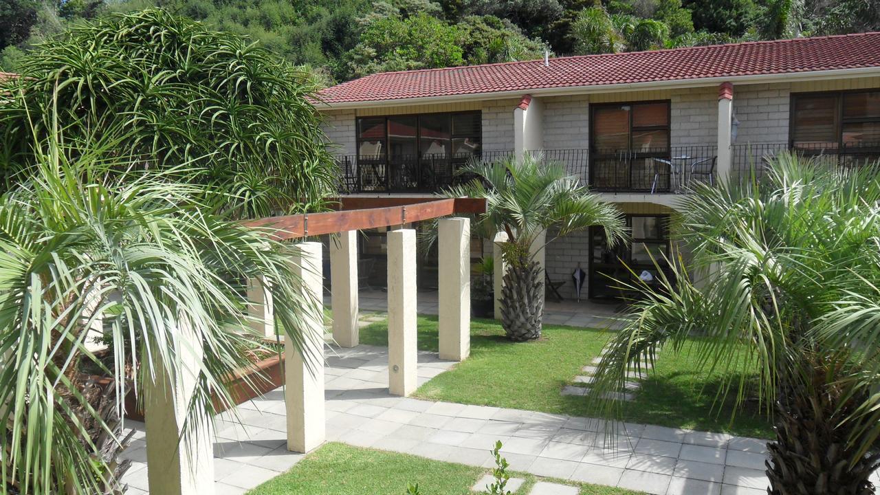 Onetangi Beach Apartments Exterior foto
