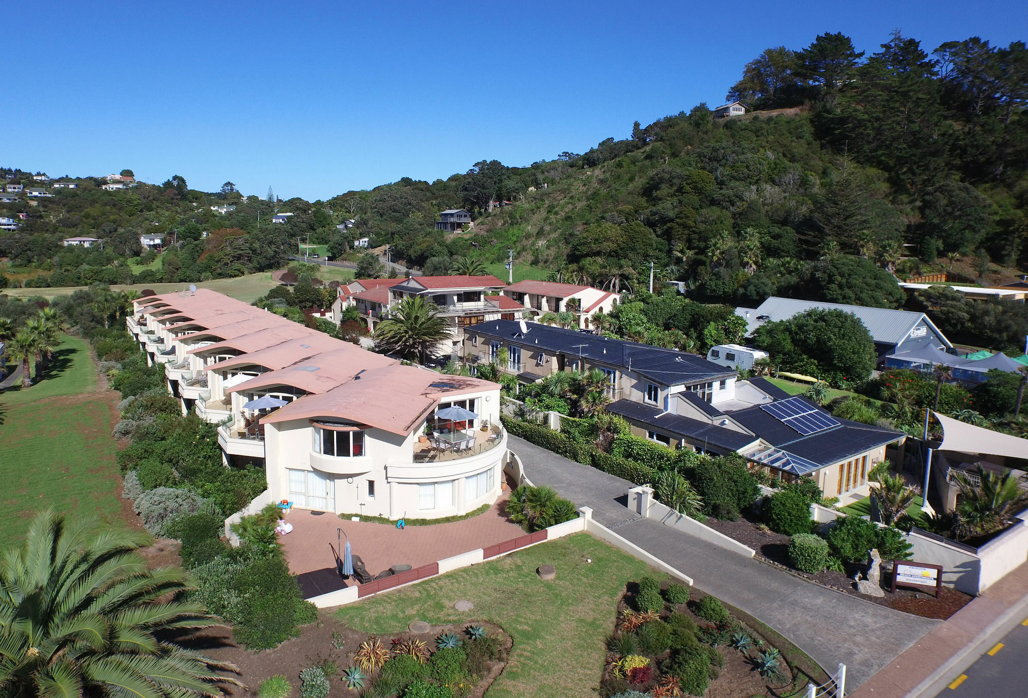 Onetangi Beach Apartments Exterior foto